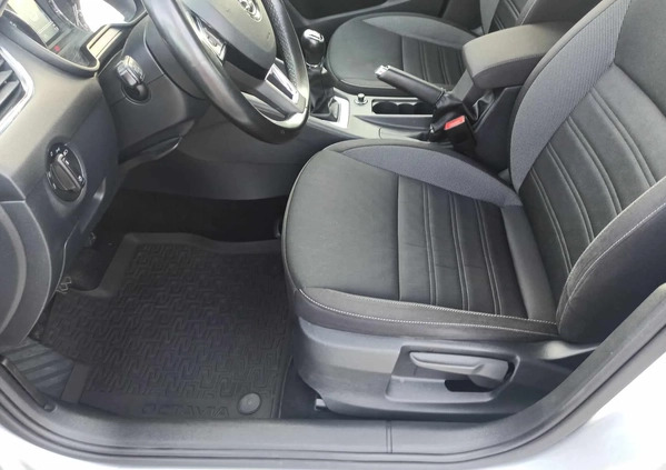 Skoda Octavia cena 55900 przebieg: 139000, rok produkcji 2018 z Zgierz małe 211